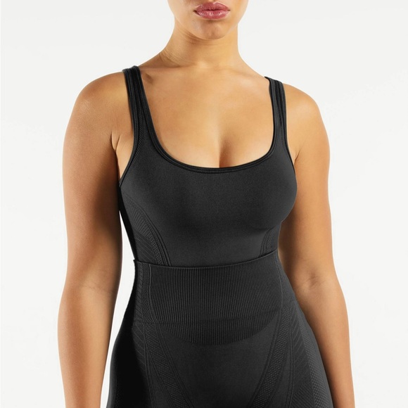 The Giving Movement / Tonal Scoop-Neck SMLS100© Bodysuit in Black / Size Medium - Picture 6 of 6